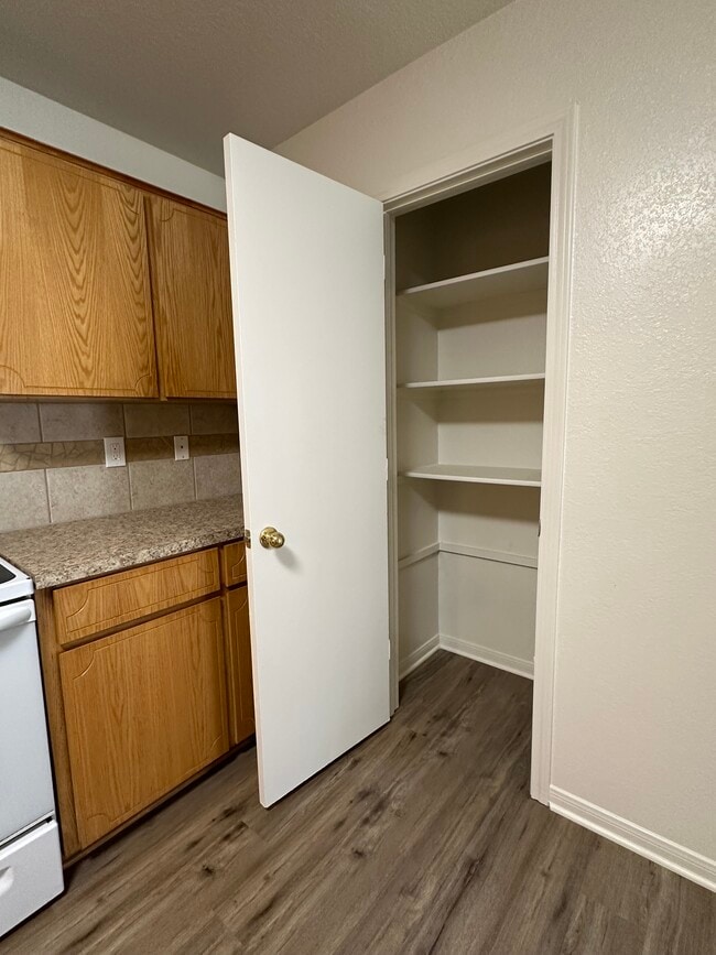 Foto del edificio - 401 Topeka Ct