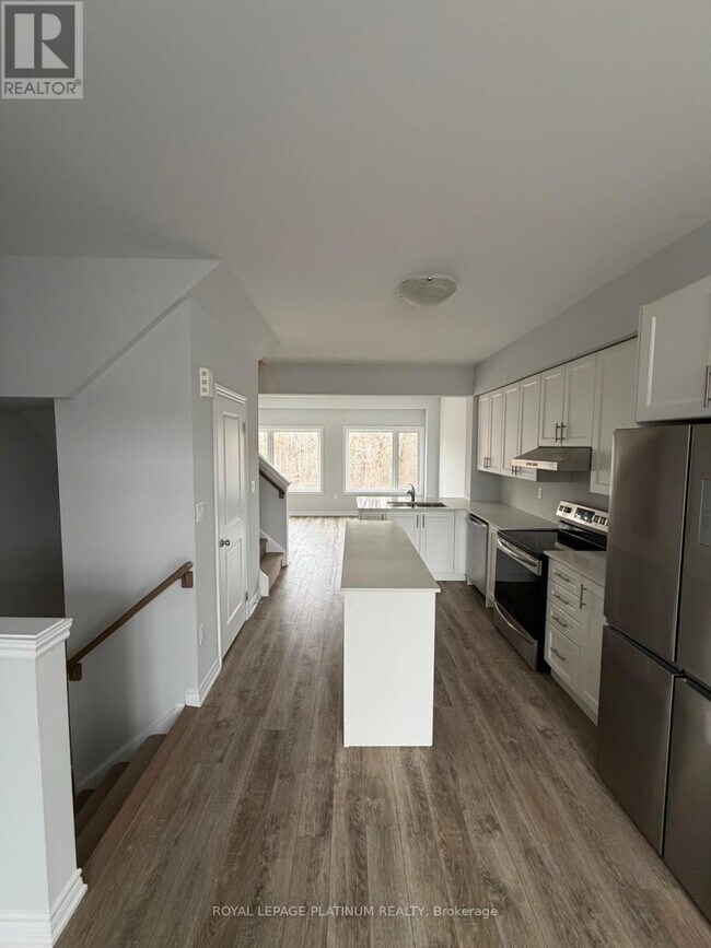 Building Photo - 290 Equestrian Way