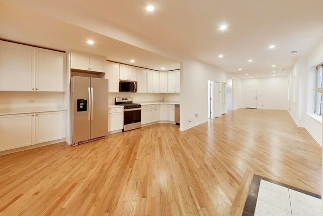 Building Photo - 1301 N Oakley Blvd