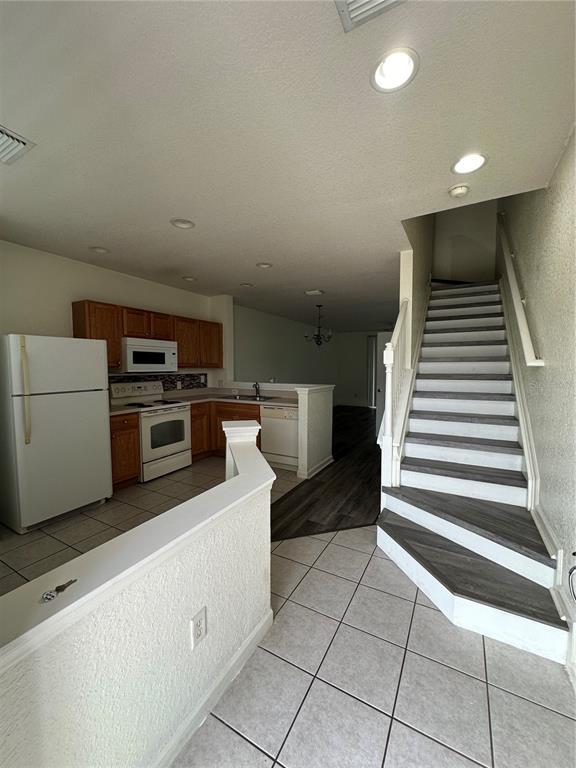 Building Photo - 4452 SW 49th Ave