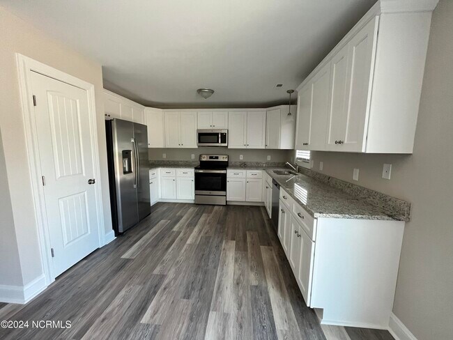 Building Photo - 466 Crump Farm Rd