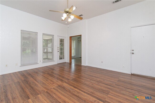 Foto del edificio - 2406 Cactus Dr