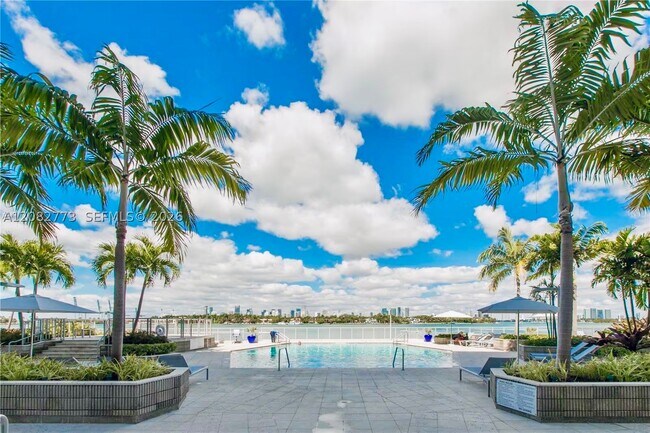 Foto del edificio - 800 West Dr