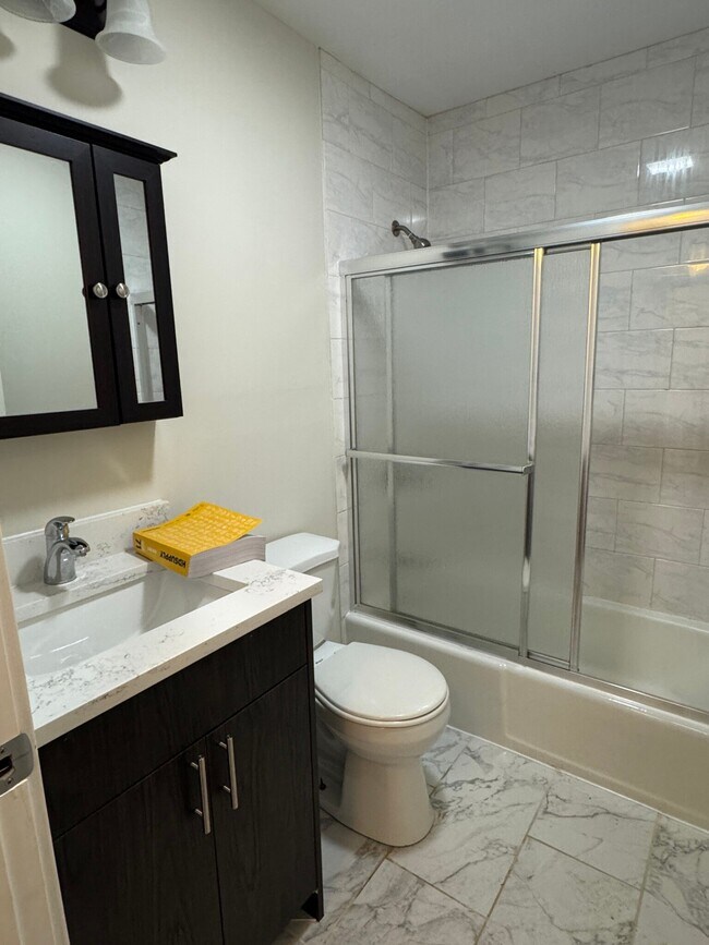 Foto del edificio - 5909 N Kenmore Ave