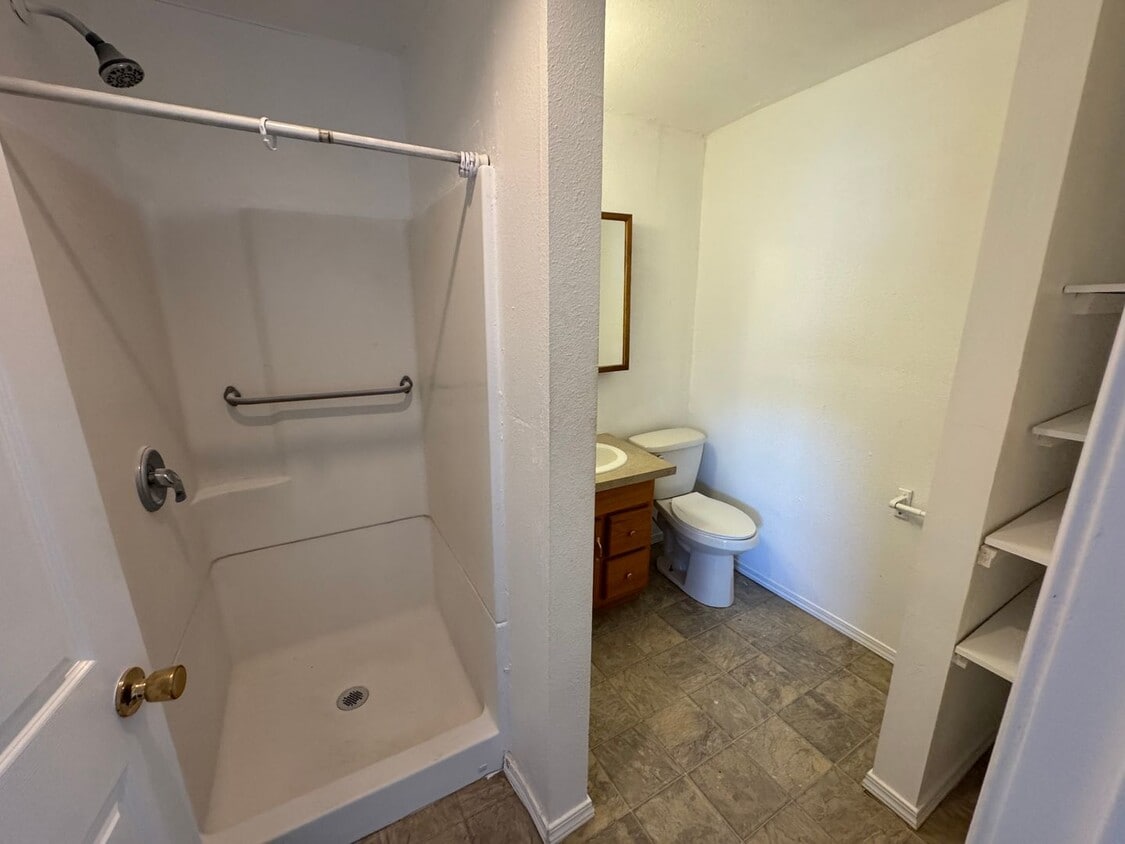 Foto del edificio - 618 Basin St NW