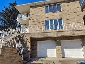 Building Photo - 447 Jersey Ave