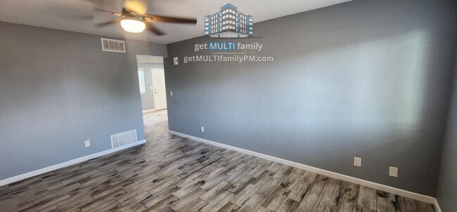 Building Photo - Move-in Ready Apartment!