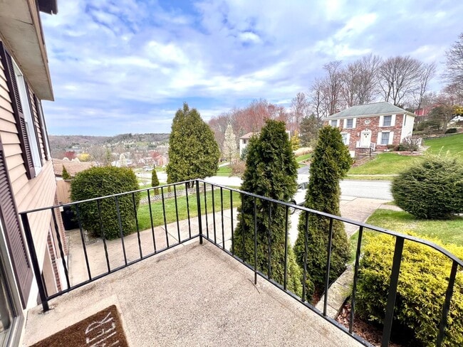 Building Photo - Beautiful Home - 3 Bedroom 2.5 Bathroom - ...