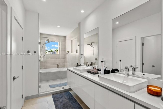 Building Photo - 10373 NW 68th Ter