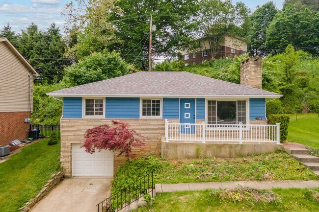 Building Photo - GORGEOUS 3 BEDROOM HOUSE IN SCOTT TOWNSHIP...