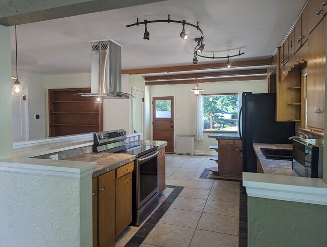 Building Photo - Charming Old Town Longmont Home!