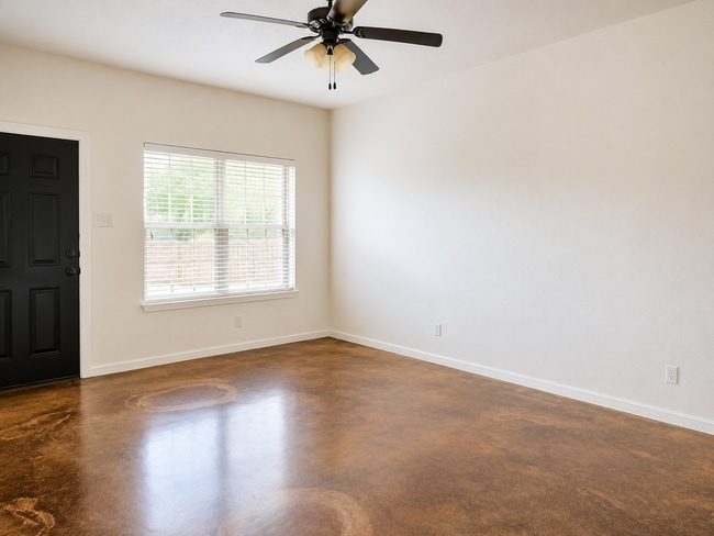 Building Photo - 608 Karey Dr