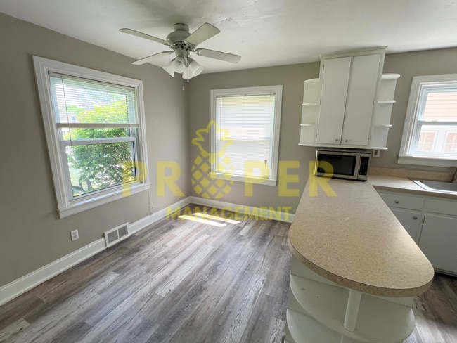 Building Photo - beautiful 2 bedroom 1 bathroom brick bungalow