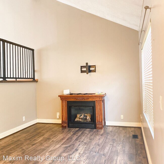Building Photo - 3 br, 2 bath House - 7929 Bauman Ave