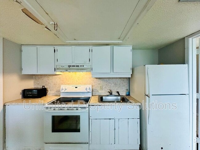 Photo - 454 Racine Dr House