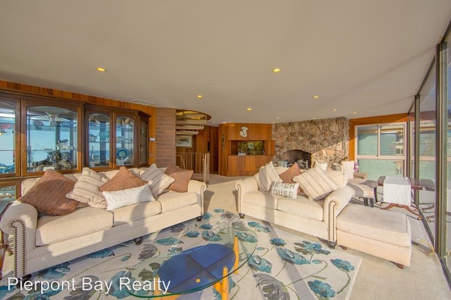 Building Photo - 2944 Solimar Beach Dr