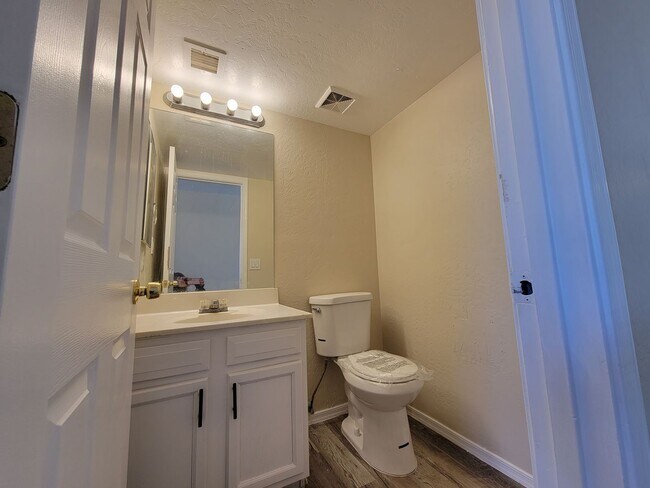 Foto del edificio - READY FOR MOVE IN  3 bedroom 2  MOVE IN SP...