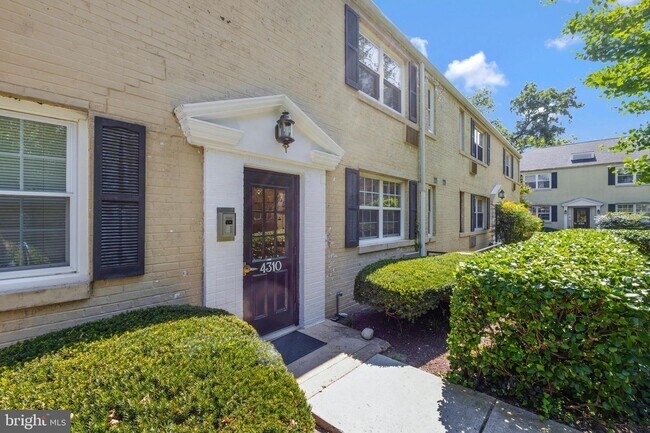 Building Photo - 4310 N Pershing Dr