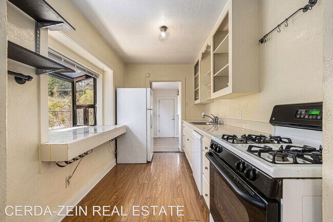 Building Photo - 2 br, 1 bath House - 3825 Keller Ave - LU