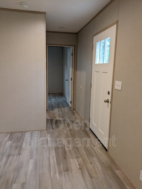 Building Photo - 2710 N Farm Rd 137
