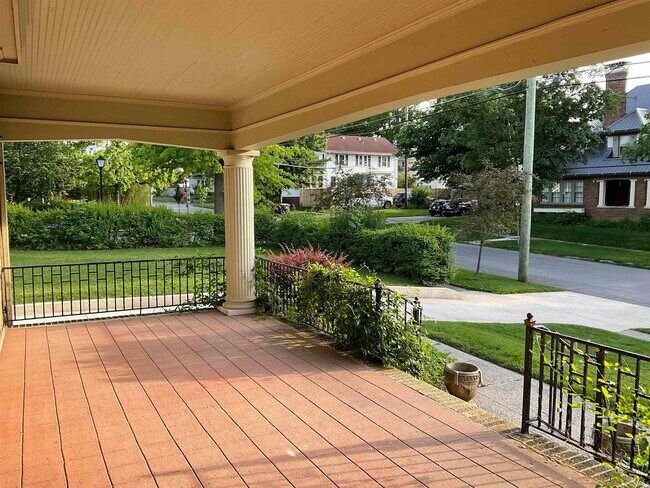 Foto del edificio - 3621 Hoagland Ave