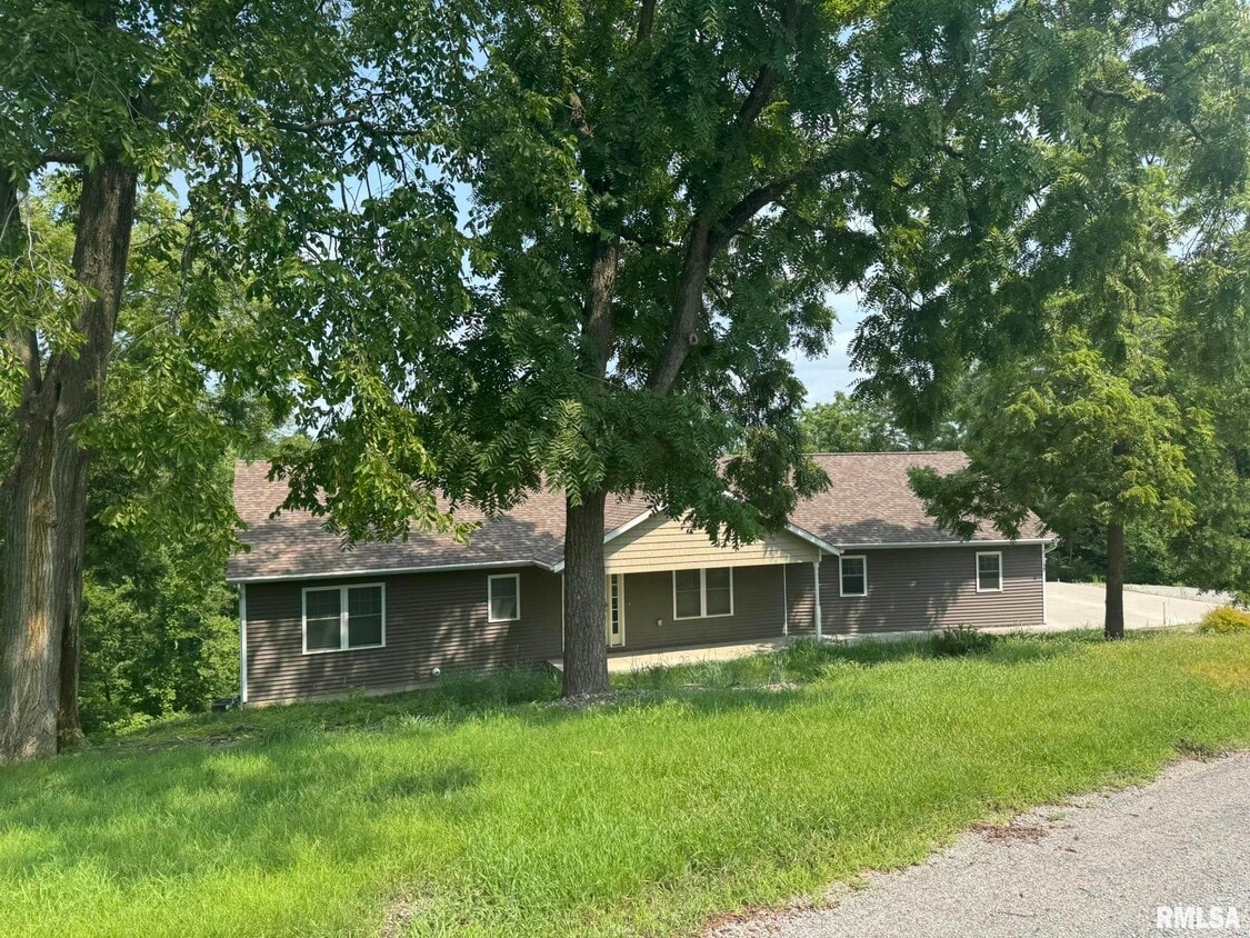 Primary Photo - 18 Elmwood Dr