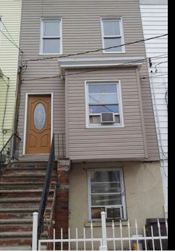 140 Van Horne St Unit 1, Jersey City, NJ 07304 Apartments in Jersey