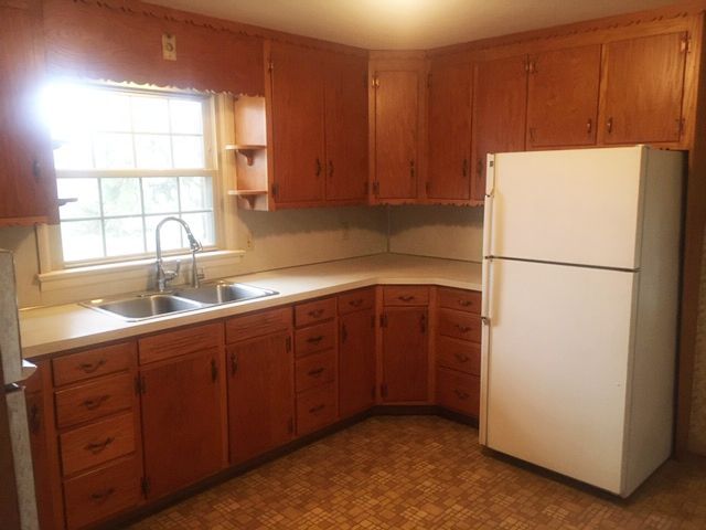 Building Photo - Well maintained ranch home.