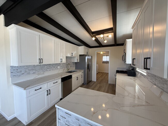 Building Photo - 61576 Aberdeen Dr