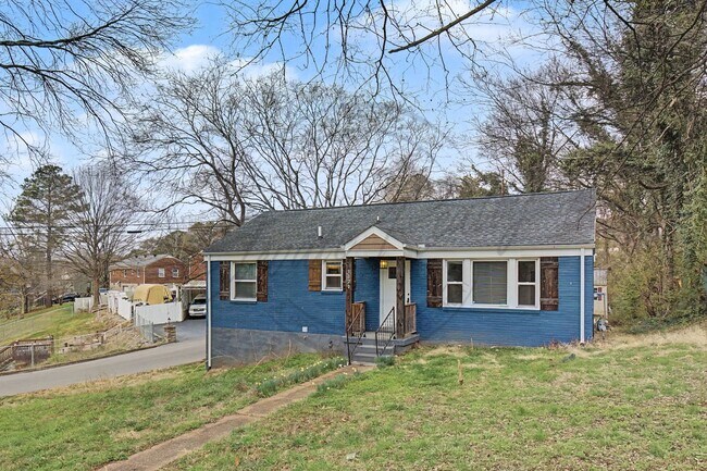 Foto del edificio - Four Bedroom Ranch with Finished Basement in Clarksville!