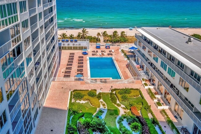 Building Photo - 5401 Collins Ave