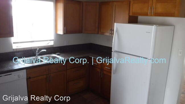 Foto del edificio - 3 br, 2 bath House - 4858 E Seneca St