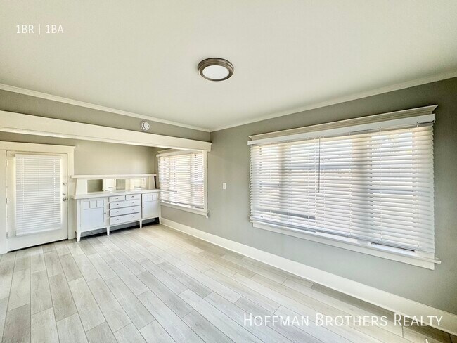 Foto del edificio - 1123 E Appleton St