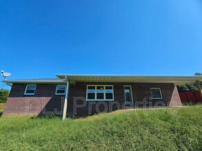 Building Photo - 1102 Hicks Rd