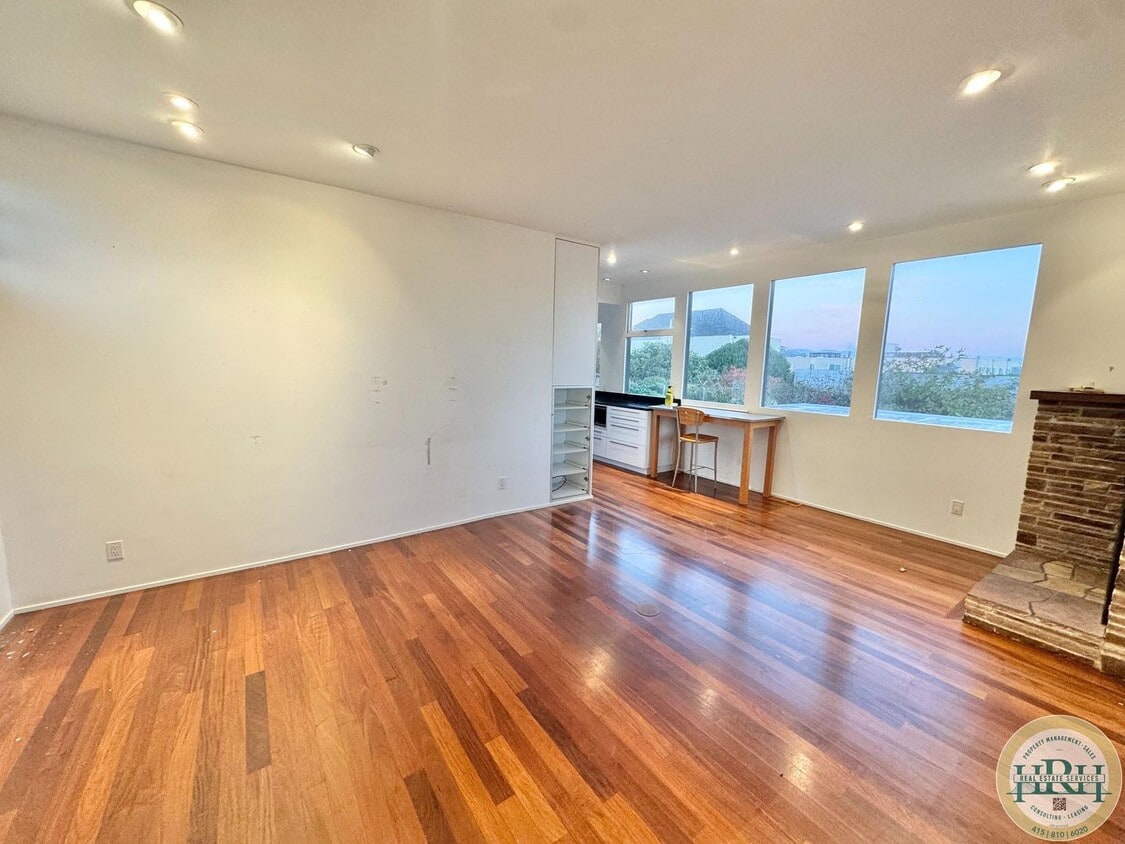 Tranquil & Spacious 2 BR|1 BA Condo in the Central Richmond District - Tranquil & Spacious 2 BR|1 BA Condo in the Central Richmond District