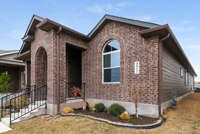 Foto del edificio - 4013 Skylark Ln