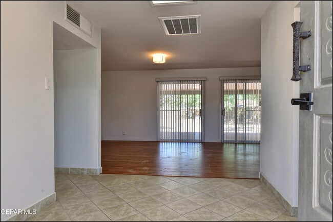 Foto del edificio - 3807 Waymore Dr