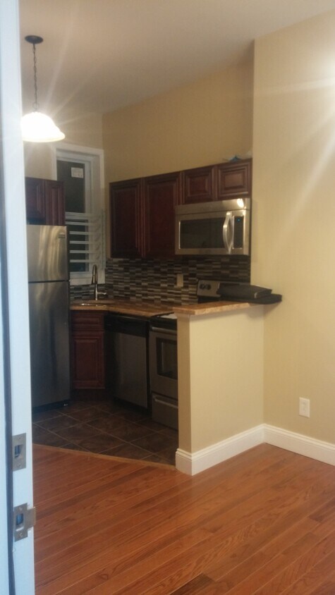 Primary Photo - 2242 N Lambert St