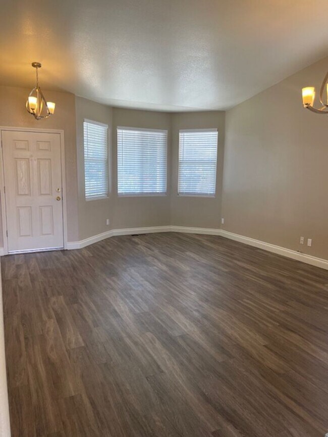 Foto del edificio - Beautiful and spacious home in North West ...