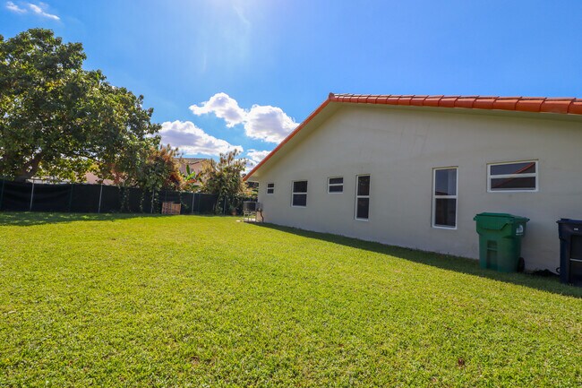 Foto del edificio - 10384 SW 9th Ter