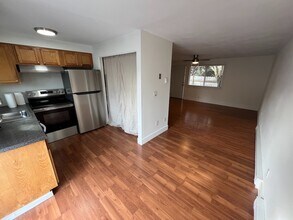 Building Photo - 7320-7322 N Albina Ave