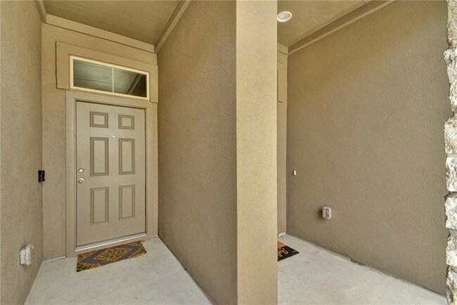 Building Photo - 2880 Donnell Dr