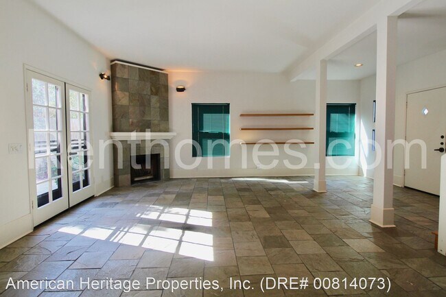 Building Photo - 2 br, 2.5 bath House - 1010 W. Upas Street