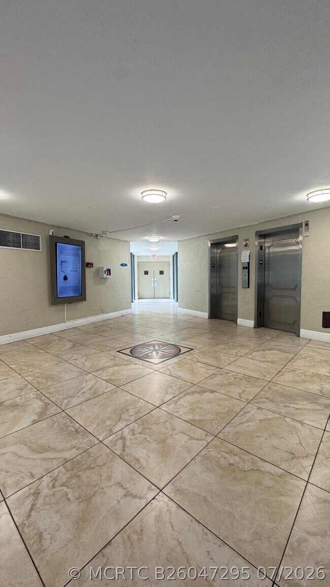Foto del edificio - 4222 Inverrary Blvd