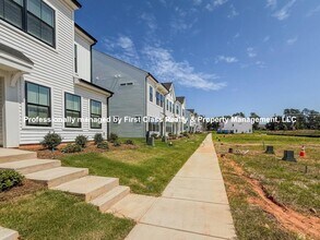 Building Photo - 6528 Harlech St