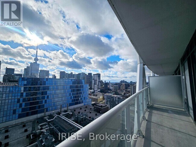 Photo du bâtiment - 230 Simcoe St