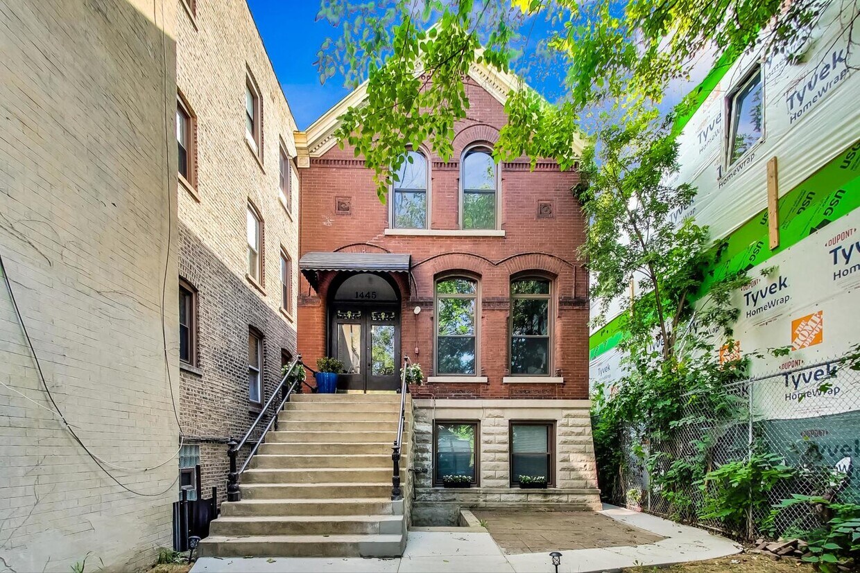 Foto principal - 1445 N California Ave