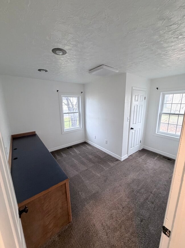 Building Photo - 306 E 900 N