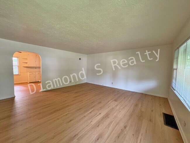 Foto del edificio - Cute 2 Bedroom Home Located Near Fort & Su...
