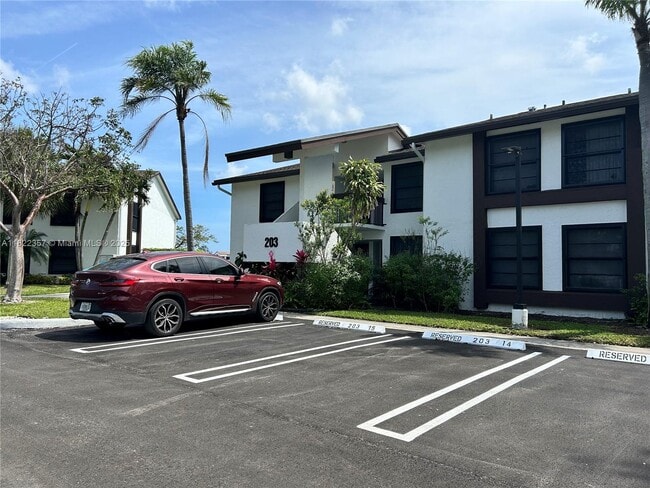 Building Photo - 203 Lake Pointe Dr